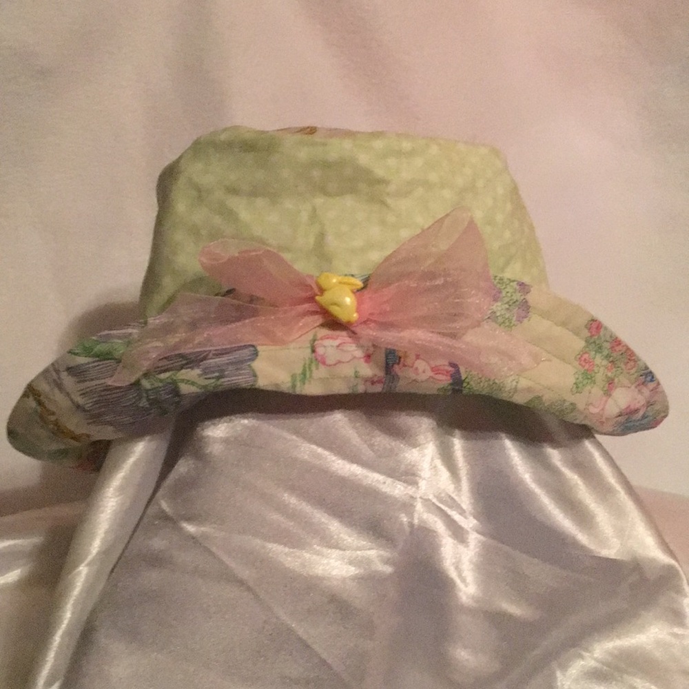🐇NEW🐇Girls Beautiful Spring bucket hat. Size S